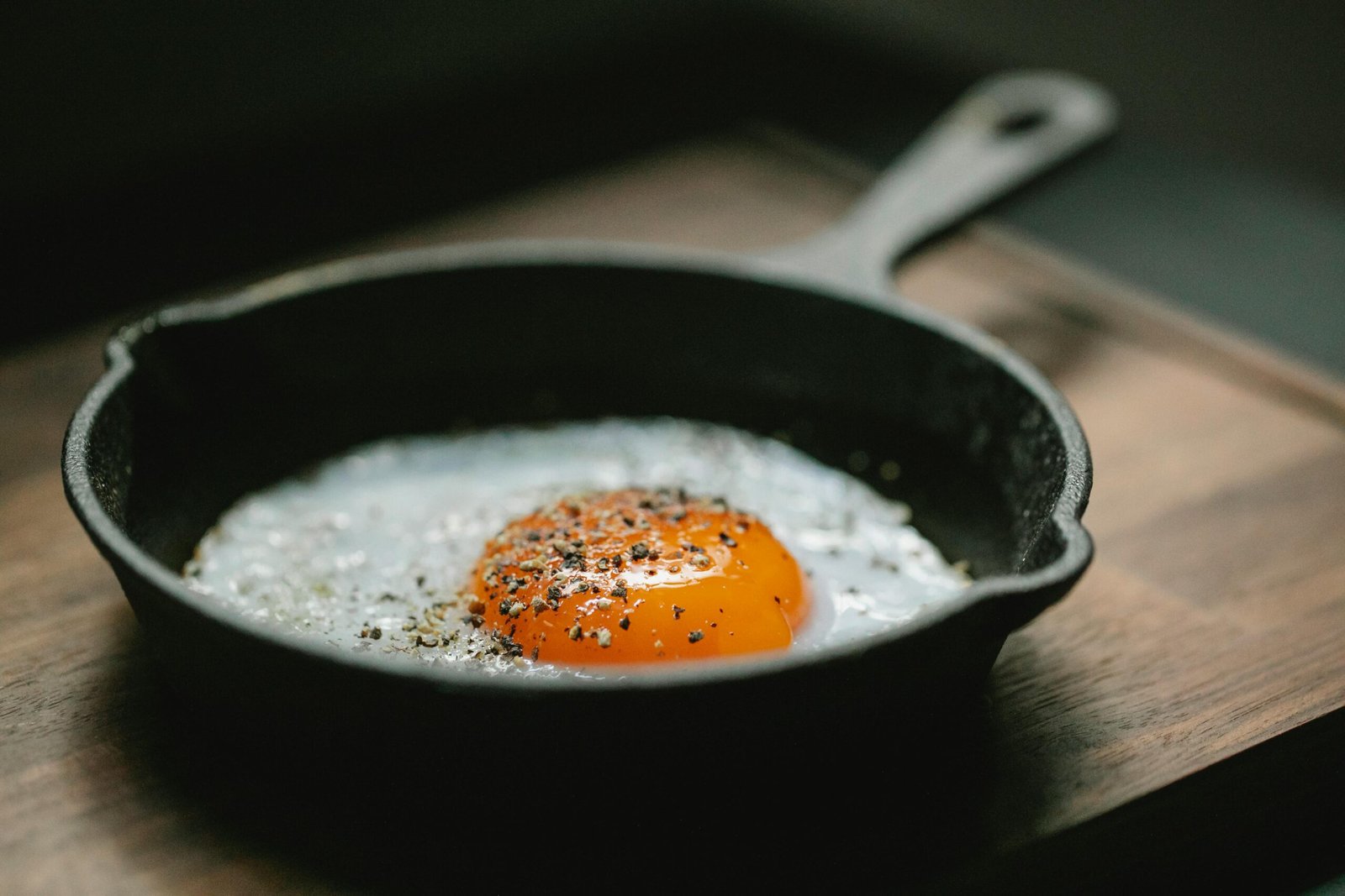 How to Fry an Egg in a Cast Iron Skillet